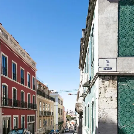 Plum Guide - Plumeria * Lisbon